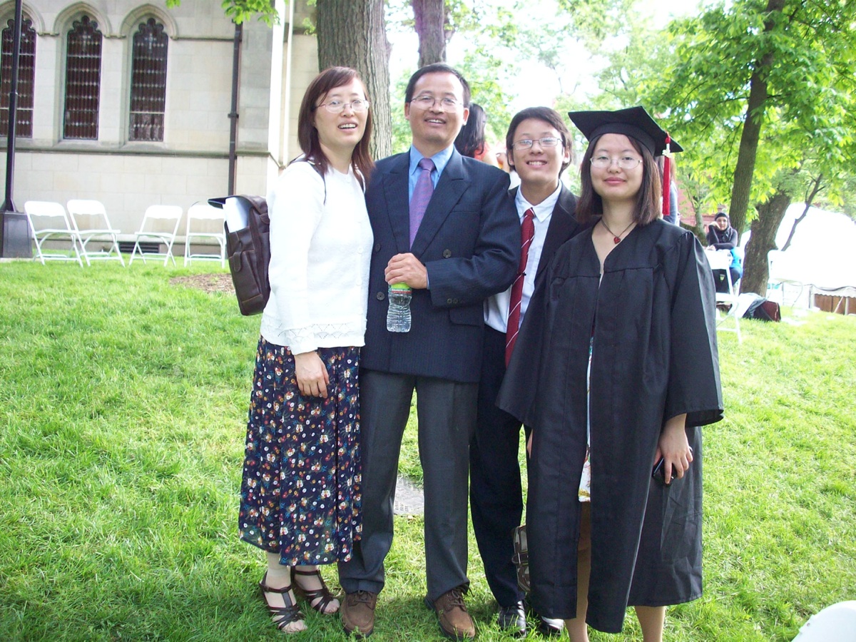 Names: Mao Chenjian, ??, ??; Place: City??, Illinois; Date: May 25, 2012; Occasion: Daughter's graduation